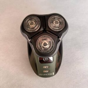 REMINGTON ערכת מכונת גילוח מהירה עם אבזרים ותיק לנסיעות
